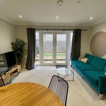 Stylish Modern Two Bedroom Apartment With Garden คาร์ดิฟฟ์ ภายนอก รูปภาพ