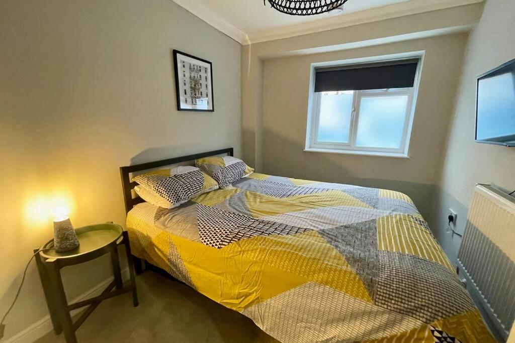 Stylish Modern Two Bedroom Apartment With Garden คาร์ดิฟฟ์ ภายนอก รูปภาพ